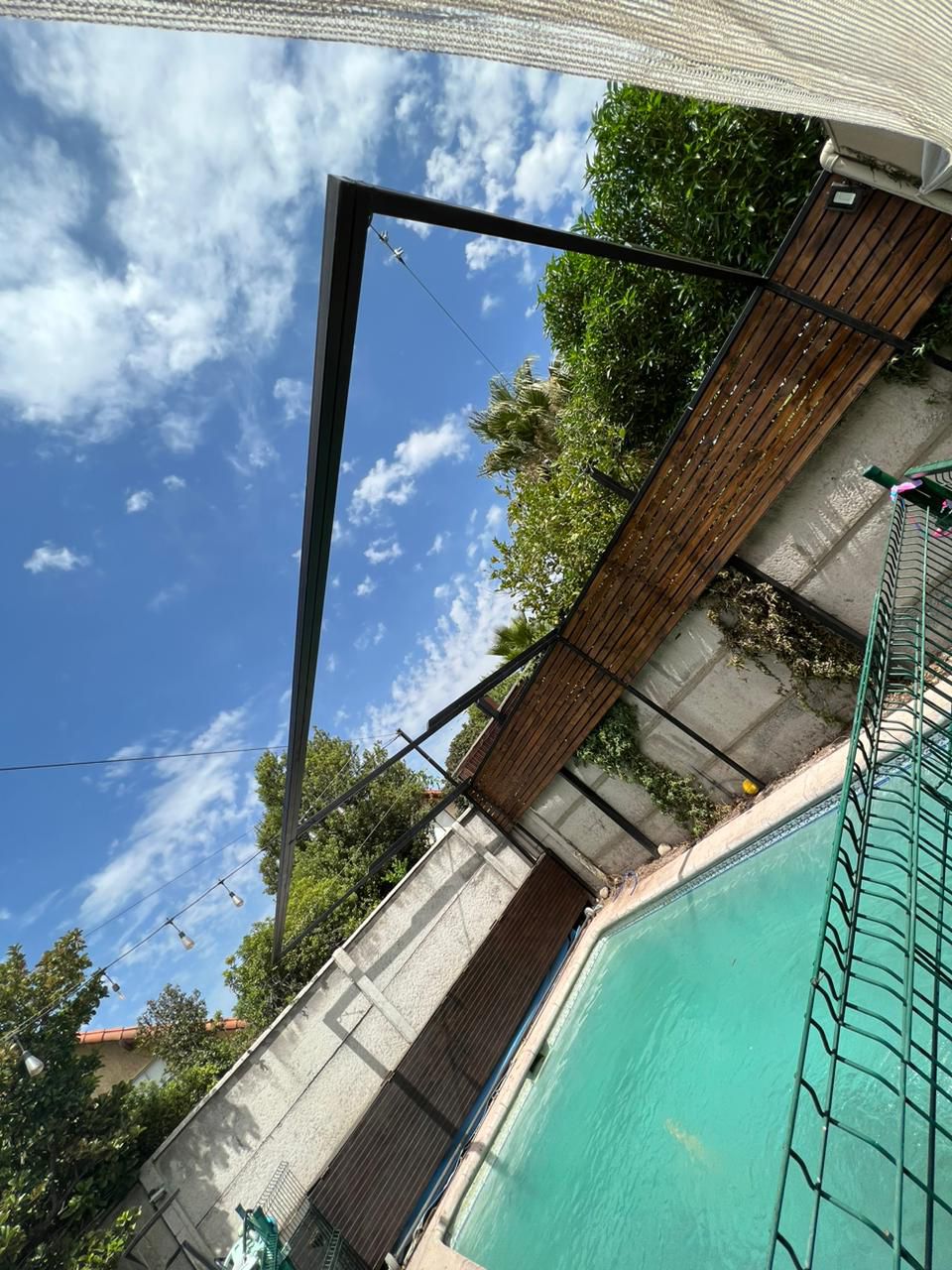 Instalación techo lona piscina antes